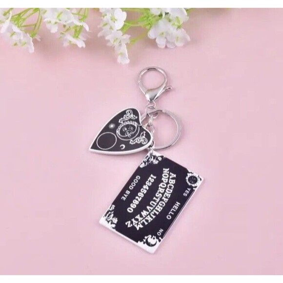 Ouija Board Planchette Silver Keyring Keychain Key Ring - Picture 2 of 4